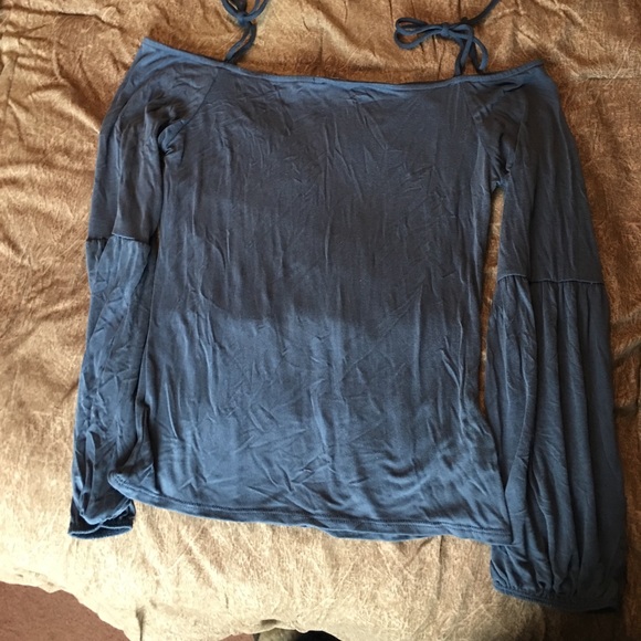 Fashion Nova cold shoulder top - Picture 4 of 4